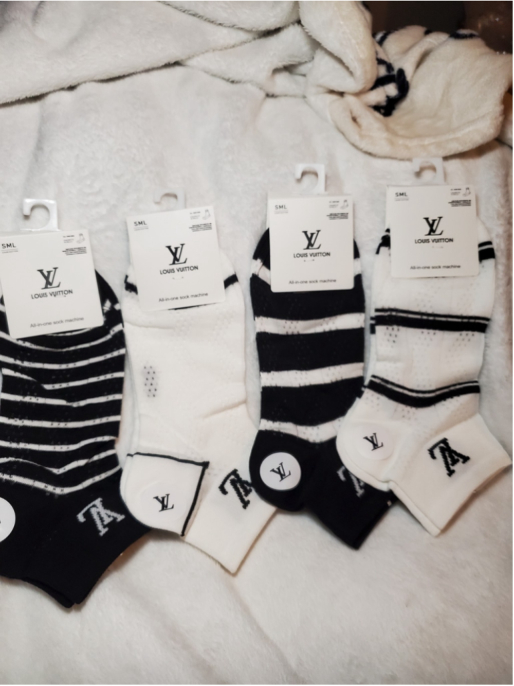 Women's Really Nice thin ankle Socks size 7-9 Black and White